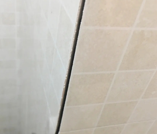翠屏瓷砖空鼓维修公司分享阳台瓷砖脱落的修复过程可以分为以下几个步骤